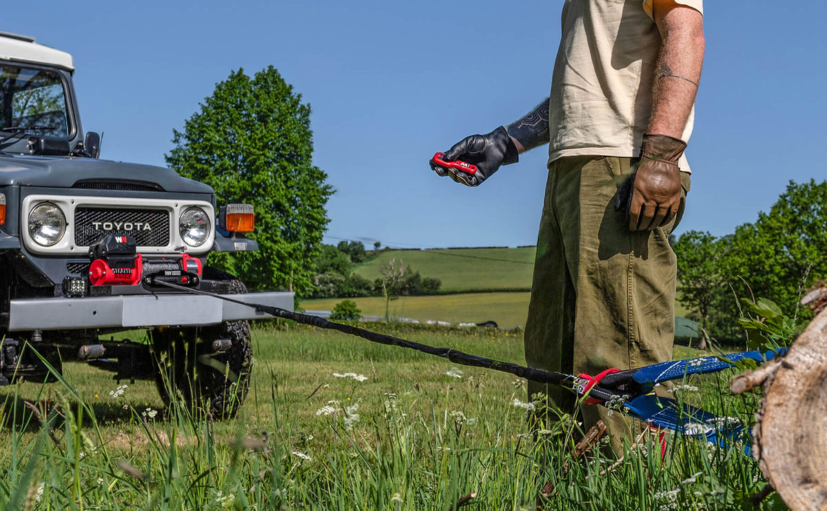 Stealth 13500lb Winch - 12v Synthetic Rope