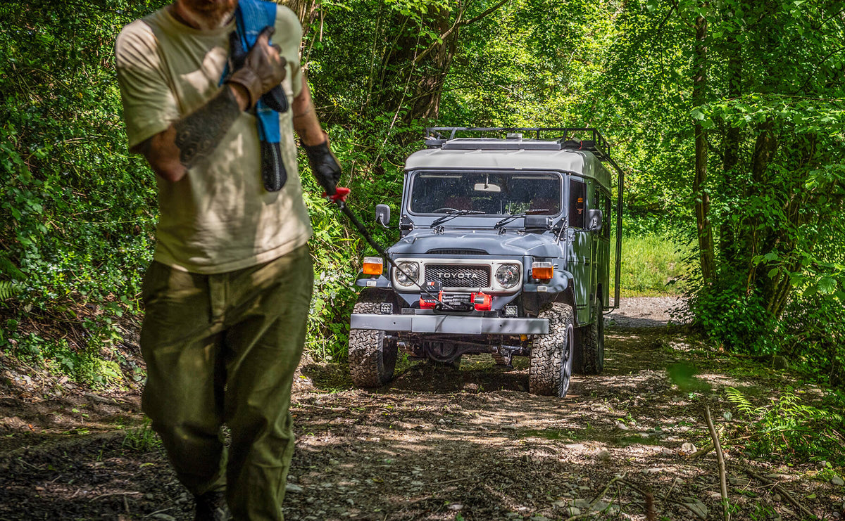 Stealth 13500lb Winch - 12v Synthetic Rope