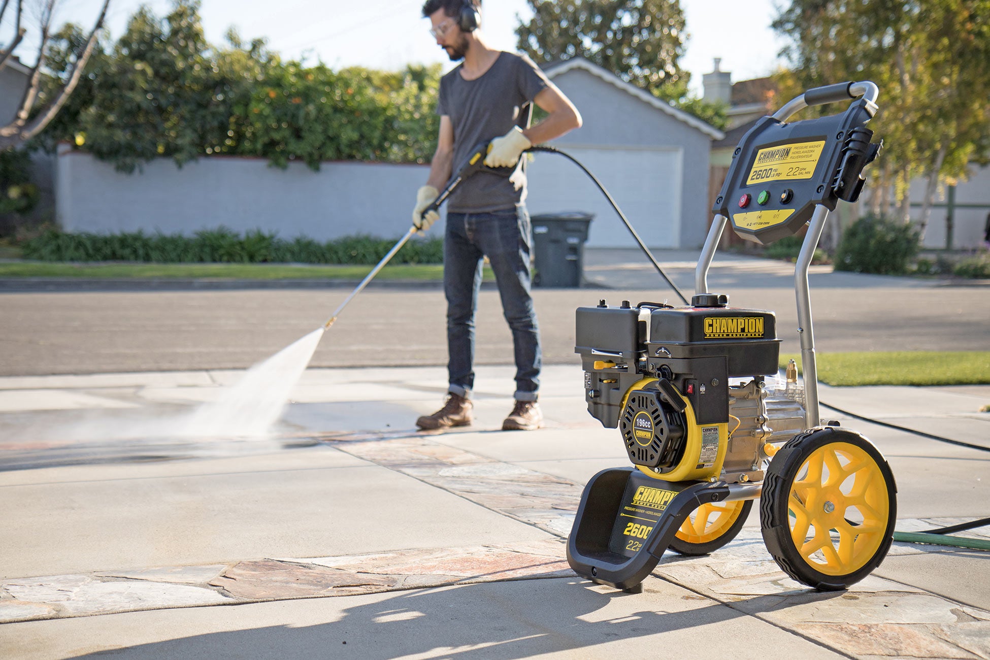 Champion 179 Bar (2600 PSI) 8.3 LPM Pressure Washer for high pressure pavement cleaning