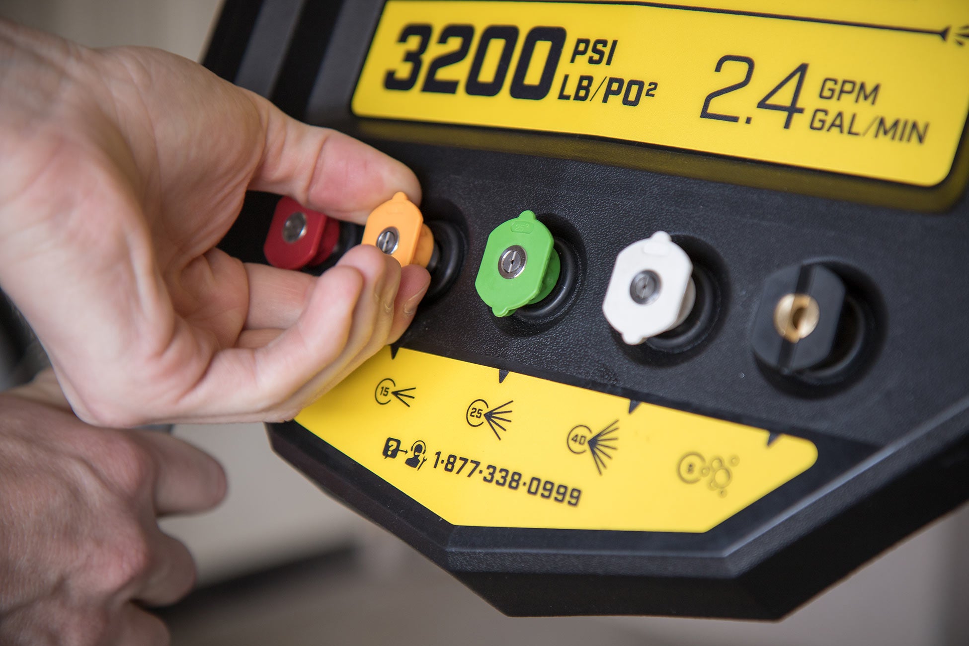 Adjusting settings on Champion 220 Bar (3200 PSI) 9.0 LPM Pressure Washer